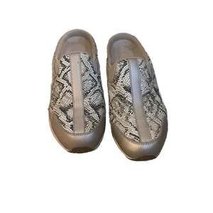 Easy Spirit Traveltime Slip-On Mule Gray Sparkle Snake Pattern Clogs